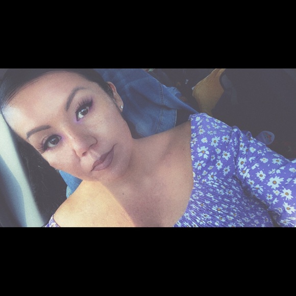 Meet your Posher, Stephanie - Picture 3 of 8